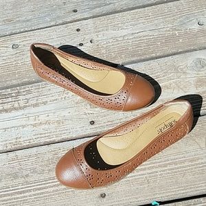 SoftSpots CaraJean Flats in Tan, size 7.5
